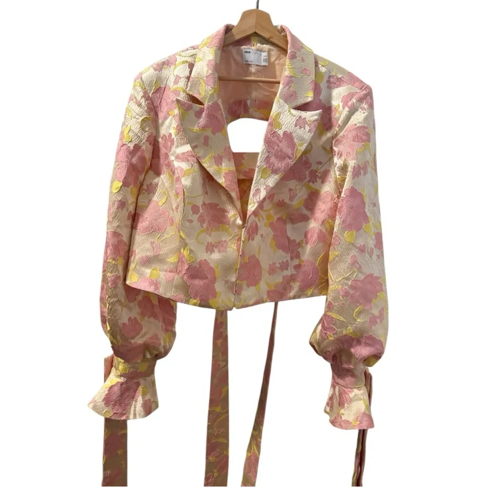 ASOS LUXE Curve Jacquard Cropped Floral Blazer - Picture 4 of 6